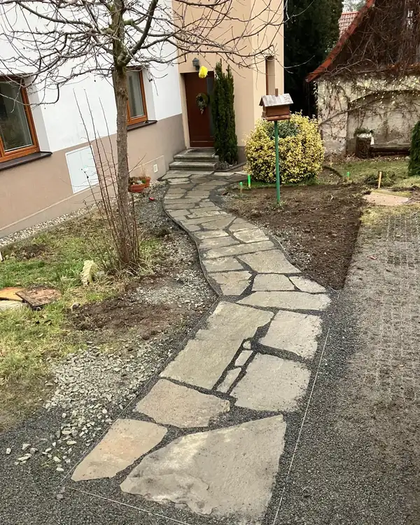 Přeskládání a olemování divoké dlažby