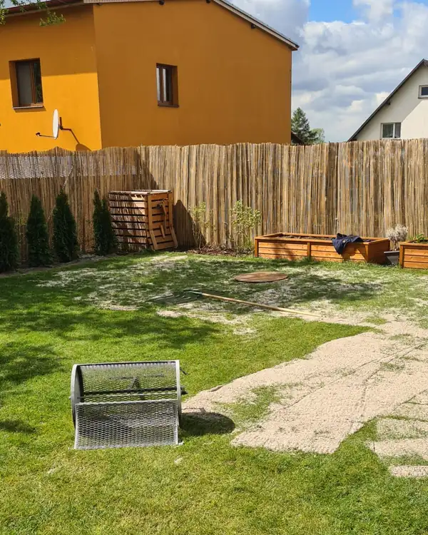 Pískování trávníku