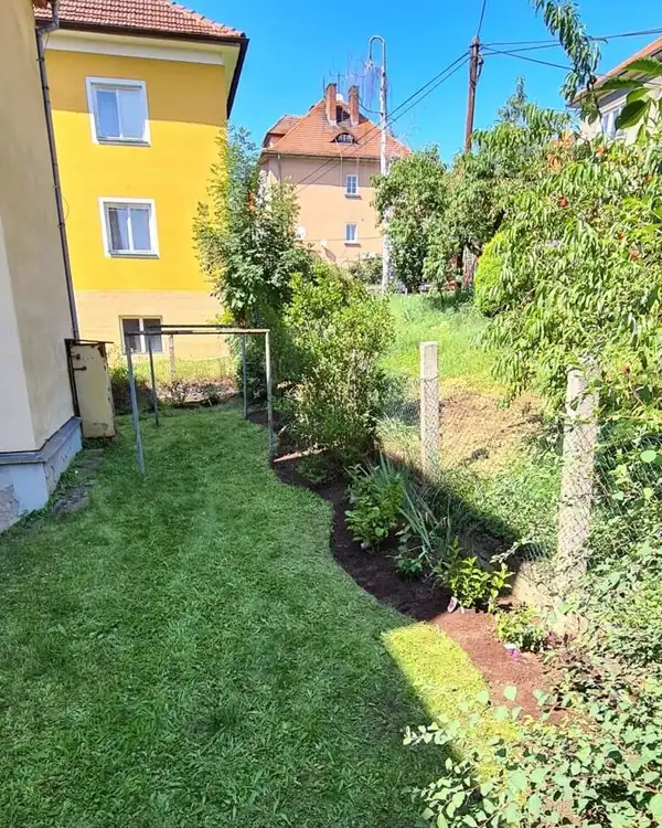 Rozdělení záhonu od travnaté plochy