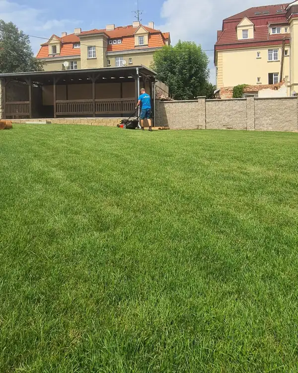 Pravidelná seč travnaté plochy